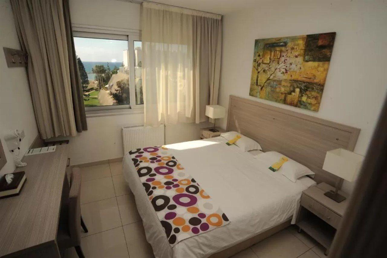 Frixos Suites Hotel Apts 沃罗里尼 外观 照片