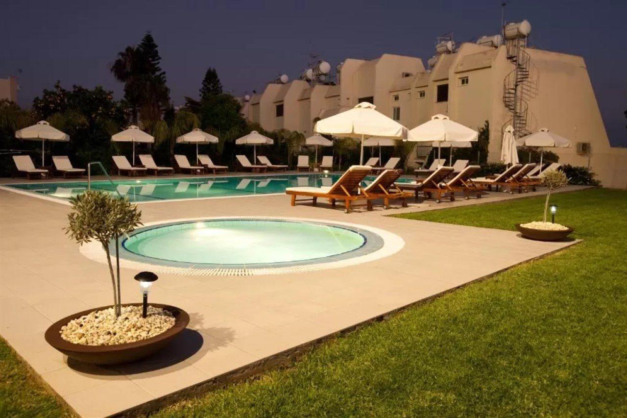 Frixos Suites Hotel Apts 沃罗里尼 外观 照片